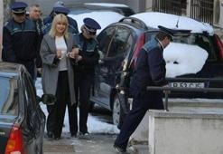 Seksi bakana kelepçe!