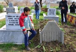 Gözyaşları içinde babasının yanına defnedildi!