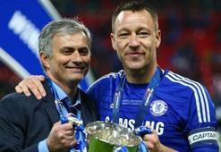 Terry Chelsea'de kalıyor