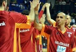 Carlos Arroyo imzayı attı!