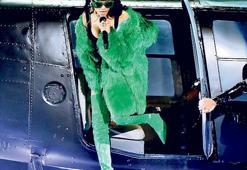 Rihanna Helikopterle indi!