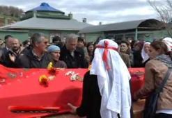 Terörist Elif Sultan Kalsen sloganlarla toprağa verildi