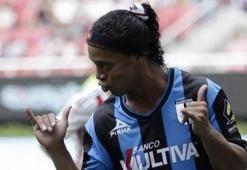 Ronaldinho futbolu bırakıyor!