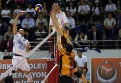 Halkbank ilk maçı kazandı