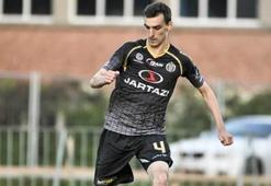 Yıldız oyuncu kalbine yenik düştü