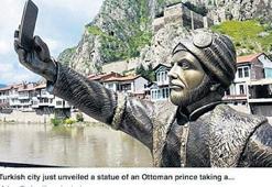 Selfie çeken şehzade Almanya’da haber oldu!