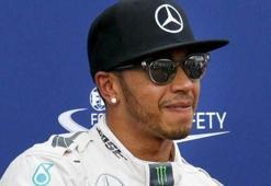 Hamilton "pole" pozisyonunda