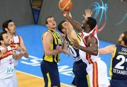 Yaralı Aslan derbide bile Güler