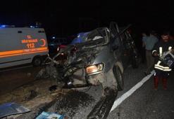 Minibüs arkadan TIR'a çarptı: 2 ölü!