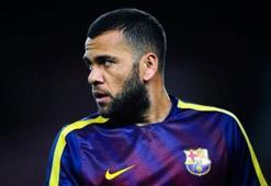 Dani Alves takımında kaldı