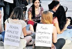 Sırtlarını döndüler!