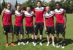 5 futbolcuyla imzalar atıldı