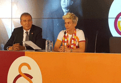 Işıl Alben imzaladı