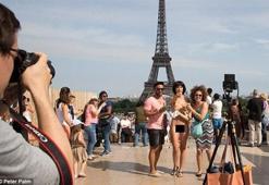 Eyfel'de çıplak selfie'ye gözaltı