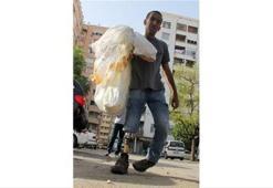 Ders gibi hayat! Protez bacakla günde 20 kilometre geziyor