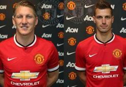 Manchester United'dan çifte imza