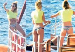 Seksi oyuncudan Cennet’te selfie!