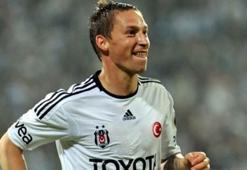 Filip Holosko'dan 2 yıllık imza
