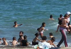 Plajı Suriyeliler doldurdu!
