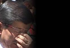 Davutoğlu gözyaşlarını tutamadı