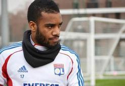 Lacazette Lyon'da kaldı