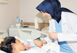 Şehit eşinin doğumuna Sare Hanım da katıldı