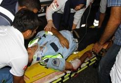 Kazaya müdahale eden polislere minibüs çarptı!