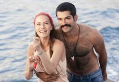 Sevgilisine takma bıyık aldı!