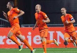 Van Persie ve Sneijder'e davet