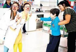 Hastanelerde palyaço çalıştırmak zorunlu