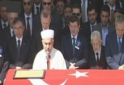 Devletin zirvesi eski vekilin cenazesinde buluştu