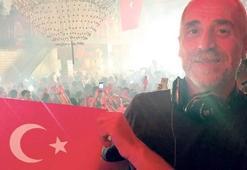 10. Yıl Marşı ile açılış