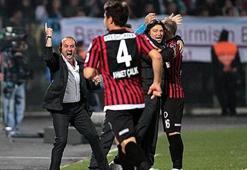 Mehmet Özdilek yeniden Gençler'de