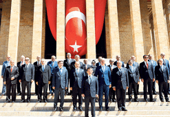 Geçici hükümet mesaiye başladı