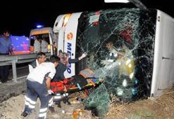 Erzurum'da yolcu otobüsü devrildi: 22 yaralı