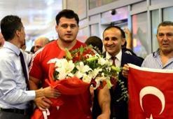 Şampiyonlar yurda döndü