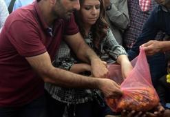HDP’li vekil teröristin mezarına çiçek koydu