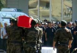 Şehidin tabutunu özel harekatçılar taşıdı