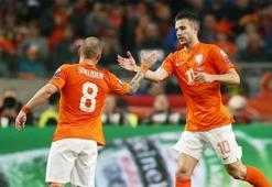 Persie ve Sneijder’e davet