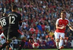 Arsenal 20 dakikada Manu'yu devirdi!