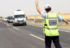 Kaçakçının kamyonetle çarptığı polis memuru şehit oldu