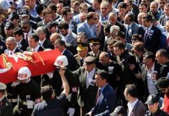 Şehidi 10 bin kişi uğurladı