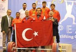 Madalya yağmuru dinmiyor