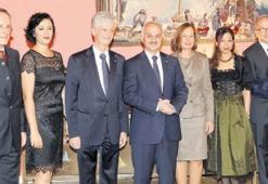 THY Genel Müdürü Kotil’e Avusturya’dan liyakat nişanı