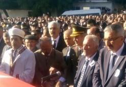 Şehidi 10 bin kişi uğurladı