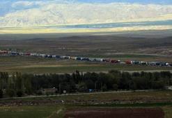 İran sınırında 16 kilometrelik tır kuyruğu
