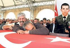Kürtçe ağıtlarla uğurlandı