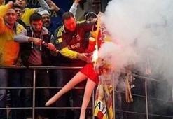 Şişme kadını yaktılar