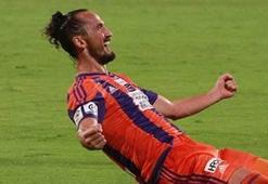 Tuncay asist yaptı Pune lider kaldı
