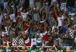 İzmir derbisinde tribünler  yarı yarıya